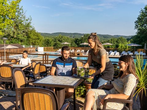 Camping Romanée - Les Grottes De Roffy - Dordogne