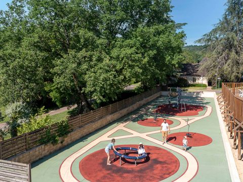 Camping Romanée - Les Grottes De Roffy - Dordogne