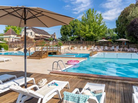 Camping Romanée - Les Grottes De Roffy - Dordogne