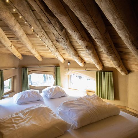 HÉBERGEMENT INSOLITE 4 personnes - Petite maison Hobbit avec bain à remous