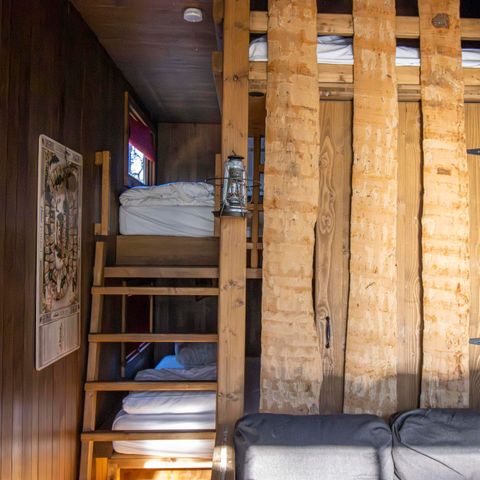 HÉBERGEMENT INSOLITE 5 personnes - Petite maison Treetrunk avec bain à remous