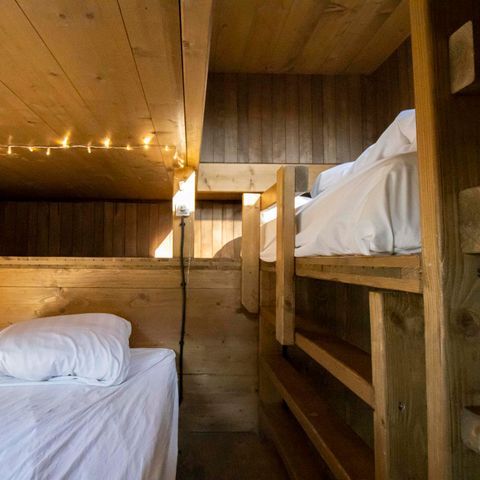HÉBERGEMENT INSOLITE 5 personnes - Petite maison Treetrunk avec bain à remous