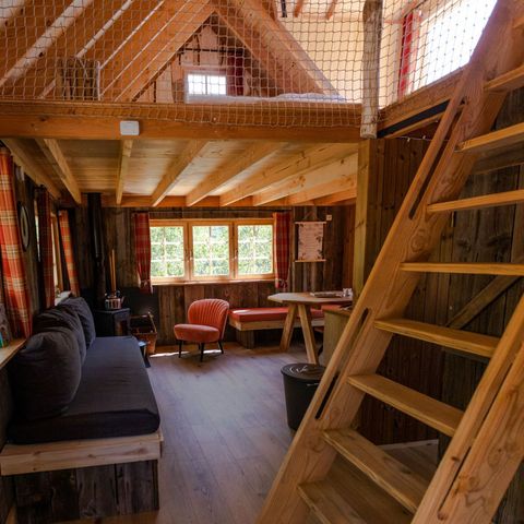 HÉBERGEMENT INSOLITE 6 personnes - Maison dans les arbres avec bain à remous