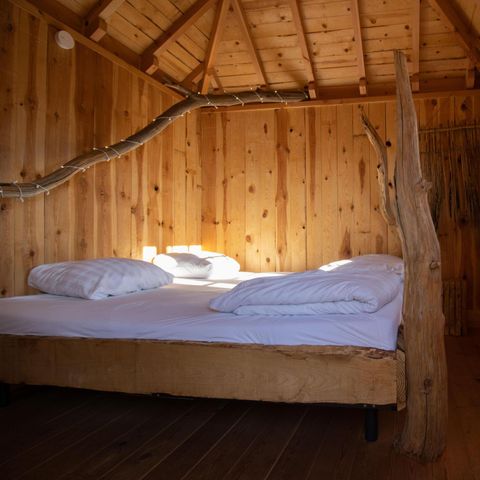 HÉBERGEMENT INSOLITE 6 personnes - Maison dans les arbres avec bain à remous