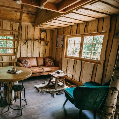 HÉBERGEMENT INSOLITE 4 personnes - Maison dans les arbres avec bain à remous