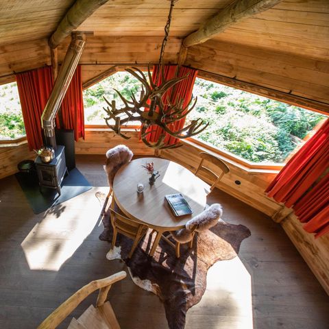 HÉBERGEMENT INSOLITE 5 personnes - Maison dans les arbres avec sauna