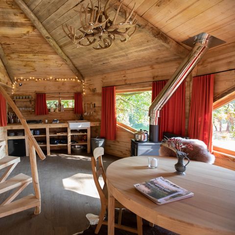 HÉBERGEMENT INSOLITE 5 personnes - Maison dans les arbres avec sauna