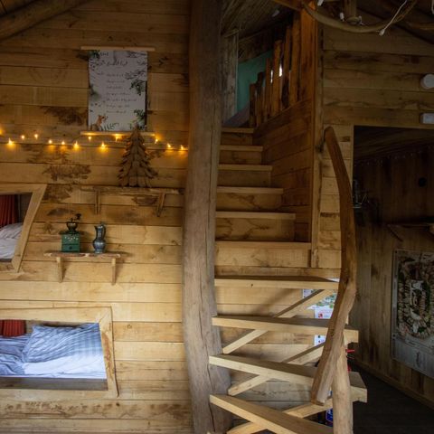 HÉBERGEMENT INSOLITE 5 personnes - Maison dans les arbres avec sauna