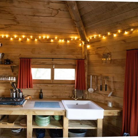 HÉBERGEMENT INSOLITE 5 personnes - Maison dans les arbres avec sauna