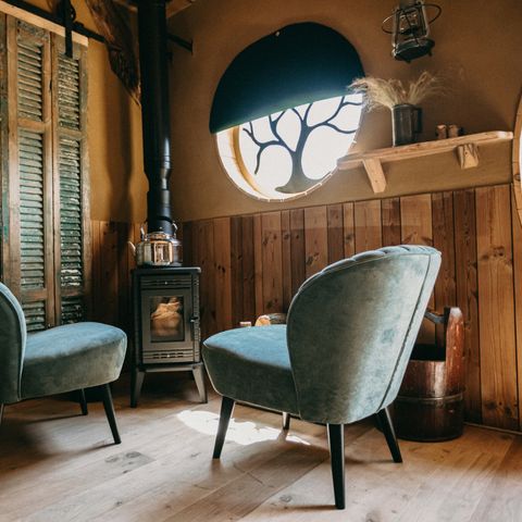 HÉBERGEMENT INSOLITE 6 personnes - Petite maison Hobbit avec bain à remous