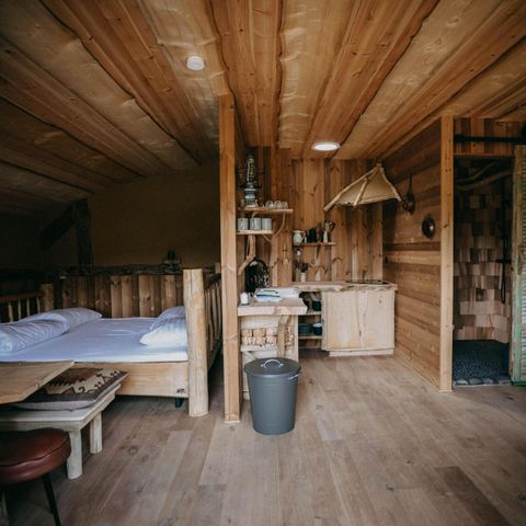 HÉBERGEMENT INSOLITE 6 personnes - Petite maison Hobbit avec bain à remous