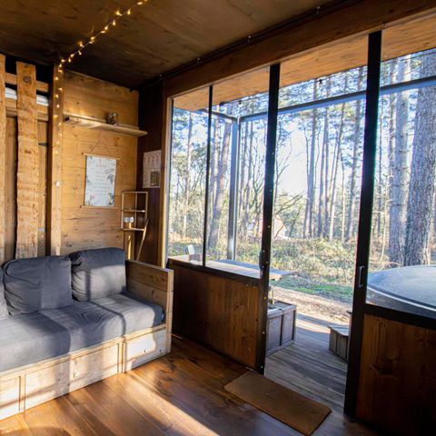 HÉBERGEMENT INSOLITE 5 personnes - Petite maison Classic avec bain à remous