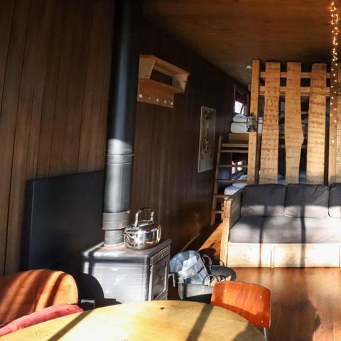 HÉBERGEMENT INSOLITE 4 personnes - Maison dans les arbres Treetop avec bain à remous