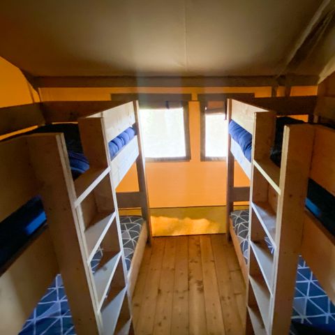 TENTE TOILE ET BOIS 4 personnes - y compris les installations sanitaires