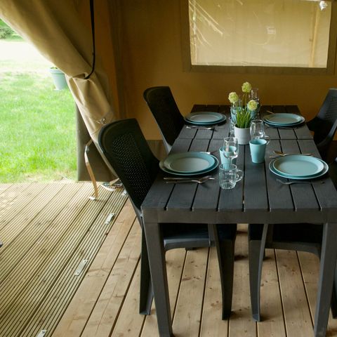 Tente en toile et en bois 4 personnes - y compris les installations sanitaires