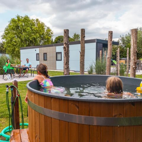 Lodge 4 personnes - Digue avec jacuzzi et sauna