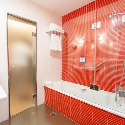 Chambre 3 personnes - CHAMBRE DOUBLE + LIT D'APPOINT - 2 ADULTES + 1 ENFANT (MOINS DE 12 ANS)