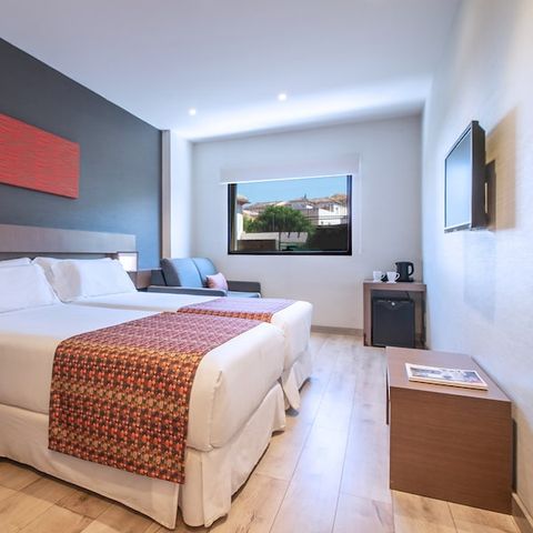 Chambre 3 personnes - CHAMBRE DOUBLE + LIT D'APPOINT - 2 ADULTES + 1 ENFANT (MOINS DE 12 ANS)