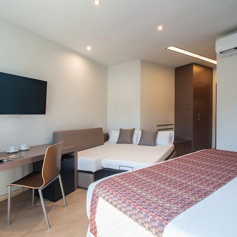 Chambre 4 personnes - CHAMBRE FAMILIALE - 2 ADULTES + 2 ENFANTS (MOINS DE 12 ANS)