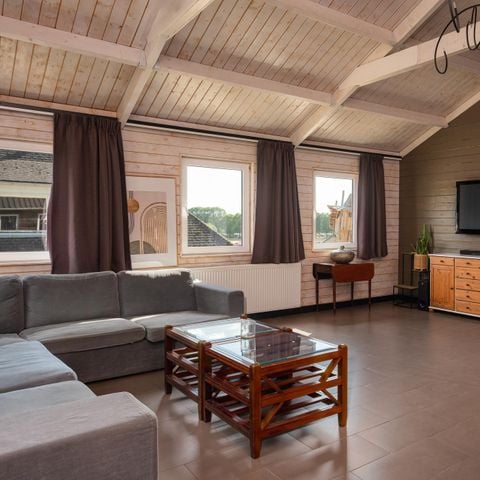 MAISON 18 personnes - Maison familiale avec bain à remous + Cabanes en rondins
