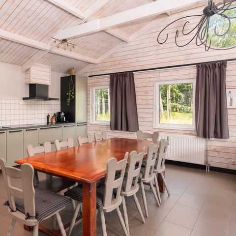 MAISON 18 personnes - Maison familiale avec bain à remous + Cabanes en rondins