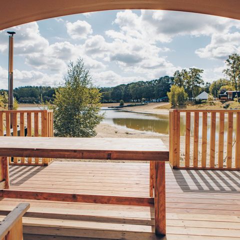 Tente en toile et en bois 4 personnes - Glamfield Lodge Deluxe avec jacuzzi