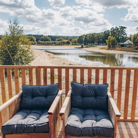 Tente en toile et en bois 4 personnes - Glamfield Lodge Deluxe avec jacuzzi