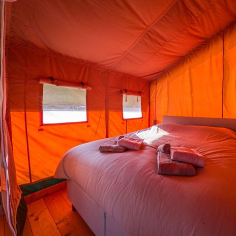 TENTE TOILE ET BOIS 4 personnes - Hoeve Klein Haneveld - tente safari 4 personnes