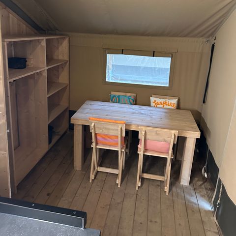 Tente en toile et en bois 4 personnes - y compris les installations sanitaires