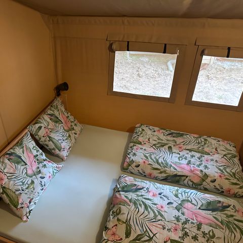 Tente en toile et en bois 4 personnes - y compris les installations sanitaires