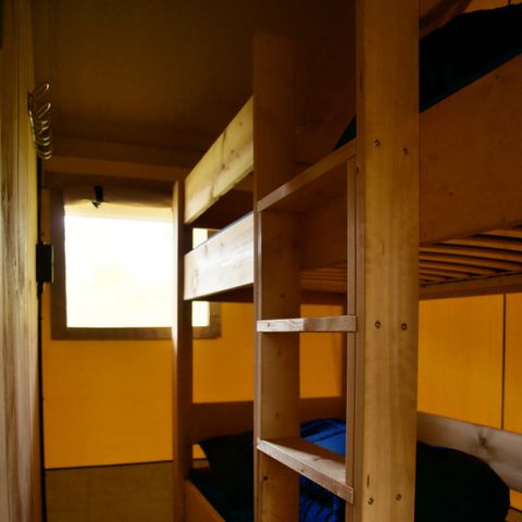 TENTE TOILE ET BOIS 4 personnes - y compris les installations sanitaires