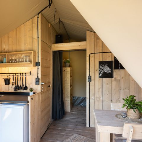 TENTE TOILE ET BOIS 4 personnes - y compris les installations sanitaires