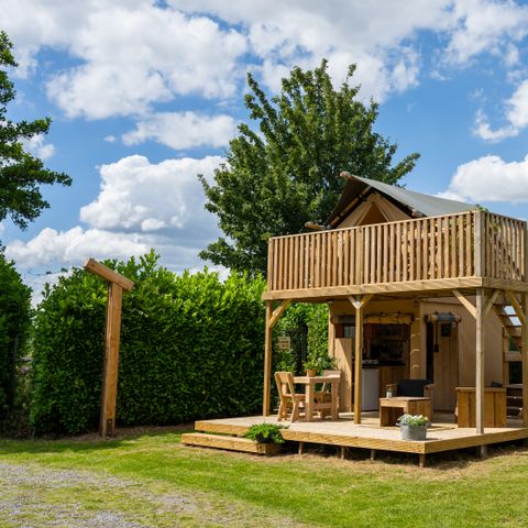 TENTE TOILE ET BOIS 2 personnes - y compris les installations sanitaires