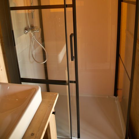 TENTE TOILE ET BOIS 2 personnes - y compris les installations sanitaires