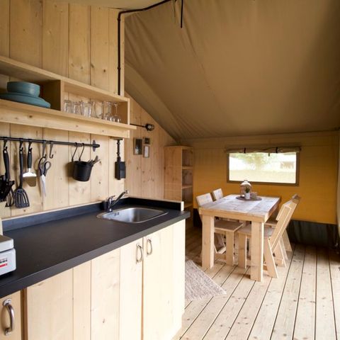 TENTE TOILE ET BOIS 4 personnes - y compris les installations sanitaires