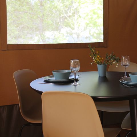 TENTE TOILE ET BOIS 4 personnes - y compris les installations sanitaires