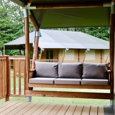 TENTE TOILE ET BOIS 6 personnes - y compris les installations sanitaires