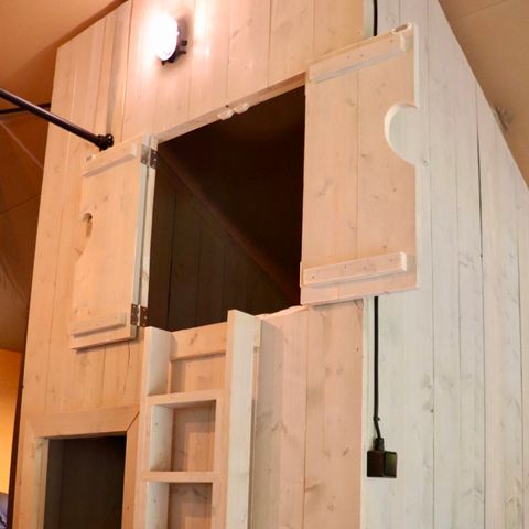 Tente en toile et en bois 6 personnes - y compris les installations sanitaires