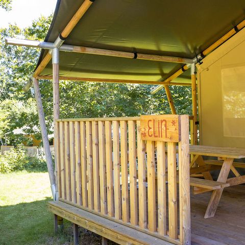 Tente en toile et en bois 4 personnes - y compris les installations sanitaires