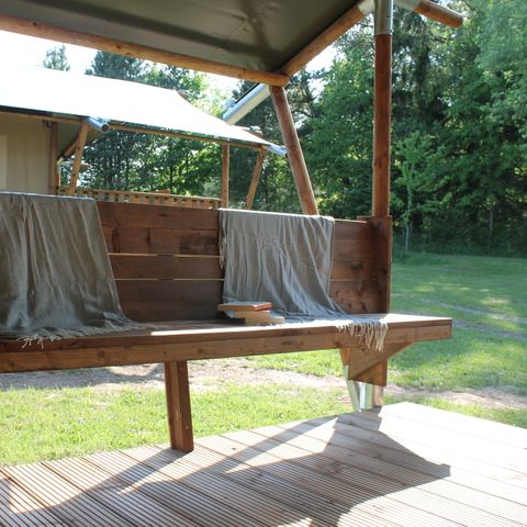 Tente en toile et en bois 4 personnes - y compris les installations sanitaires