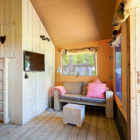 TENTE TOILE ET BOIS 6 personnes - y compris les installations sanitaires