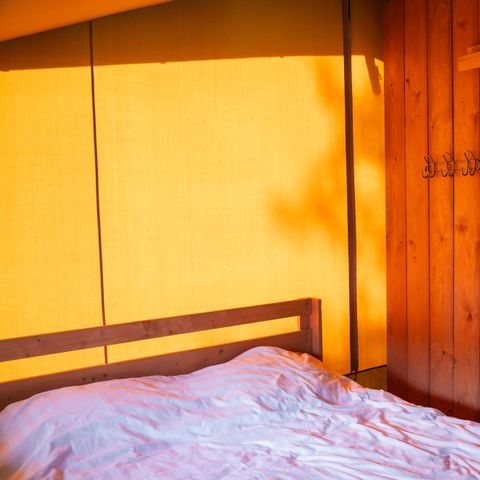 Tente en toile et en bois 4 personnes - y compris les installations sanitaires