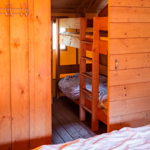 Tente en toile et en bois 4 personnes - y compris les installations sanitaires