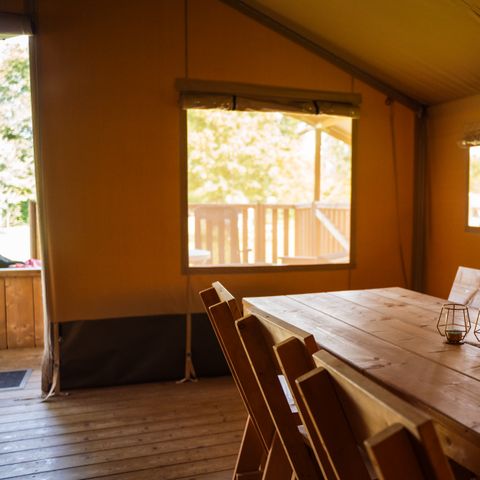 Tente en toile et en bois 4 personnes - y compris les installations sanitaires