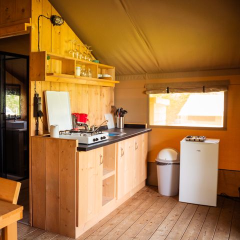 Tente en toile et en bois 4 personnes - y compris les installations sanitaires