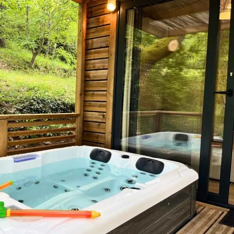 MOBILHOME 5 personnes - Cottage Pantaïa 3 Pièces 5 Personnes Climatisé + TV + Jacuzzi