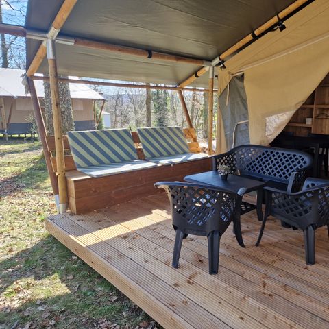 Tente en toile et en bois 4 personnes - y compris les installations sanitaires