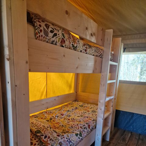Tente en toile et en bois 4 personnes - y compris les installations sanitaires