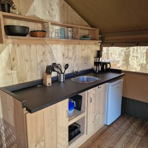 Tente en toile et en bois 4 personnes - y compris les installations sanitaires