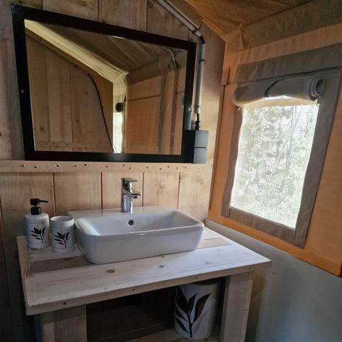 Tente en toile et en bois 4 personnes - y compris les installations sanitaires
